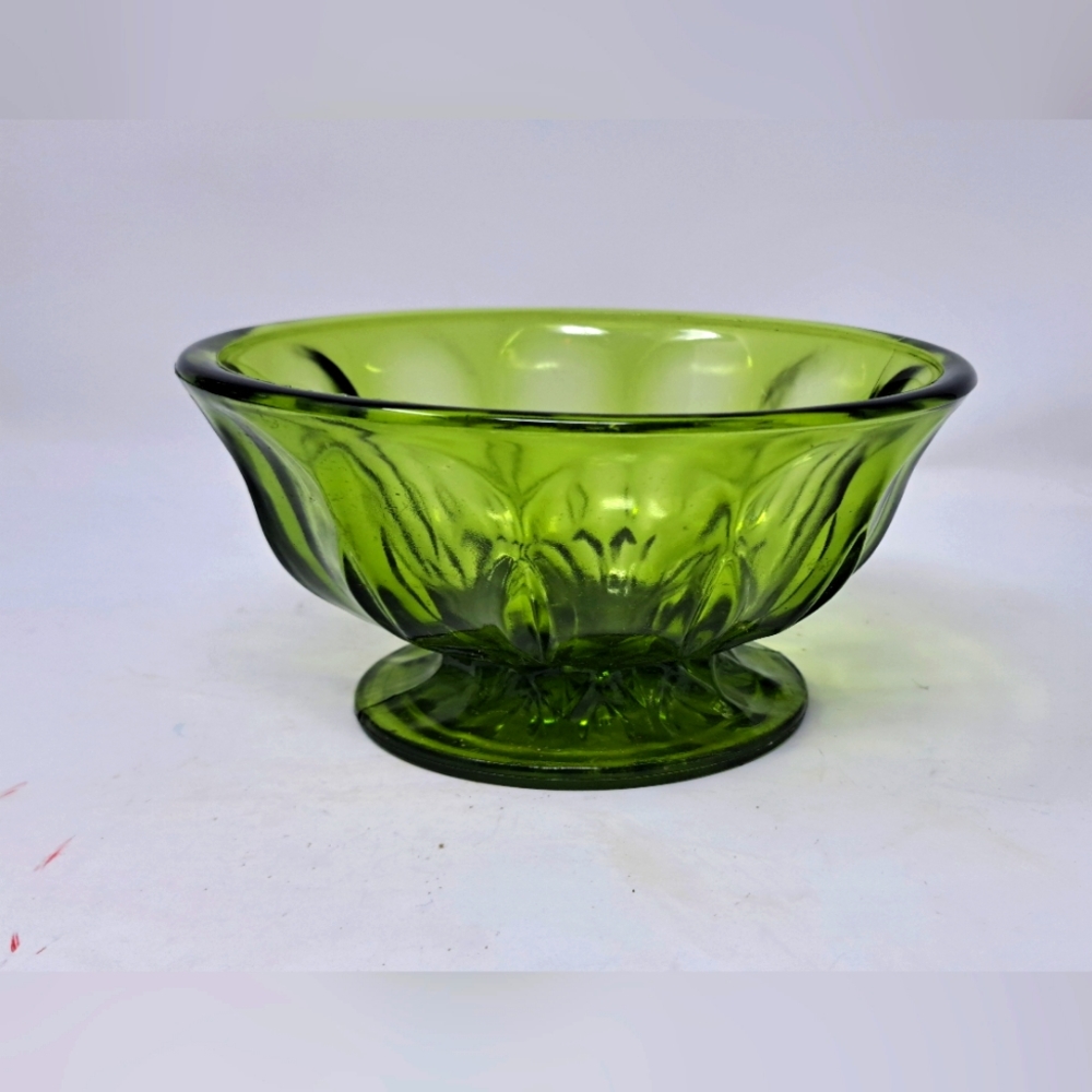 Vintage Anchor Hocking Emerald Green Glass Fairfield Footed Bowl/Candy Dish
